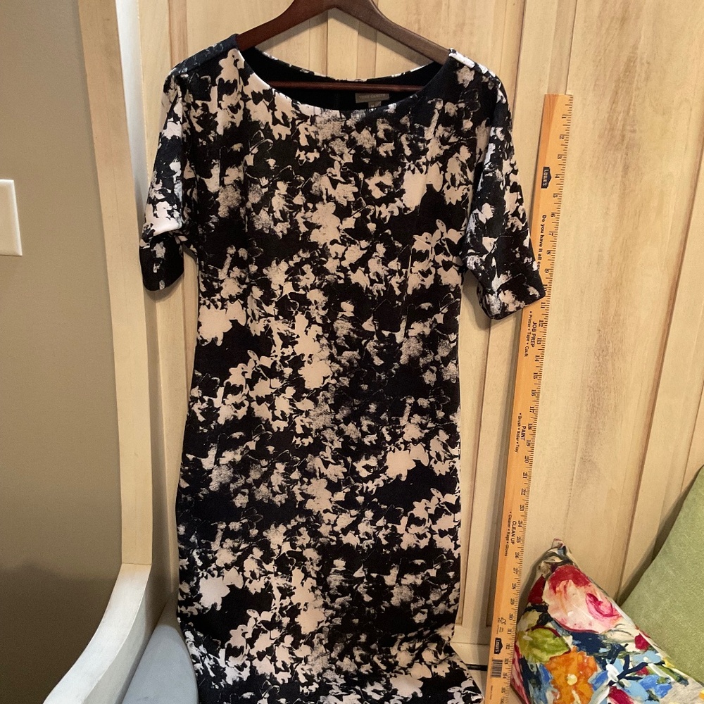Vince Camuto Knit Stretch Dress – Size M – Black & White Floral $40